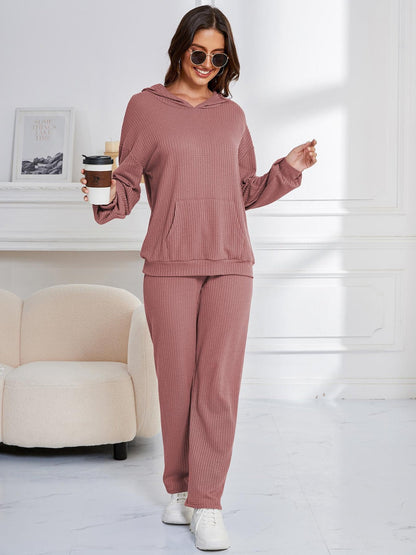 Zahira® | Set aus langärmligem Kapuzenpullover und Hose mit tief angesetzter Schulterpartie