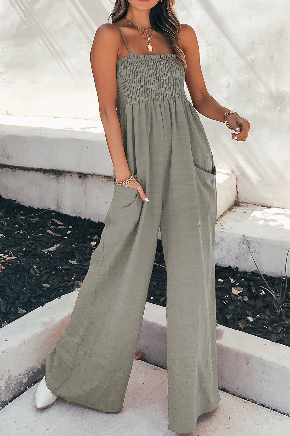 Charlotte - Jumpsuit mit gesmokten Spaghetti-Trägern und weitem Bein