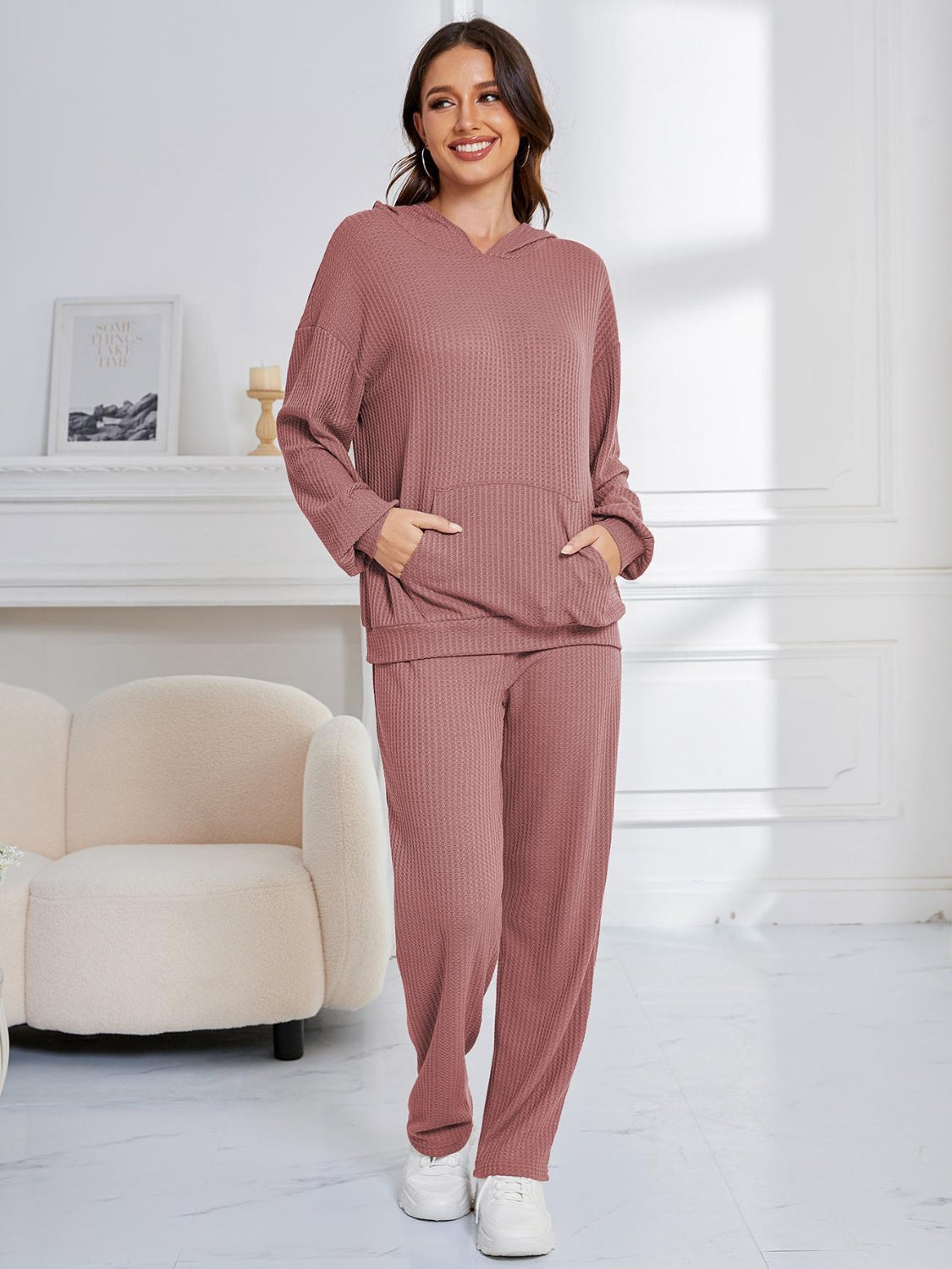 Zahira® | Set aus langärmligem Kapuzenpullover und Hose mit tief angesetzter Schulterpartie