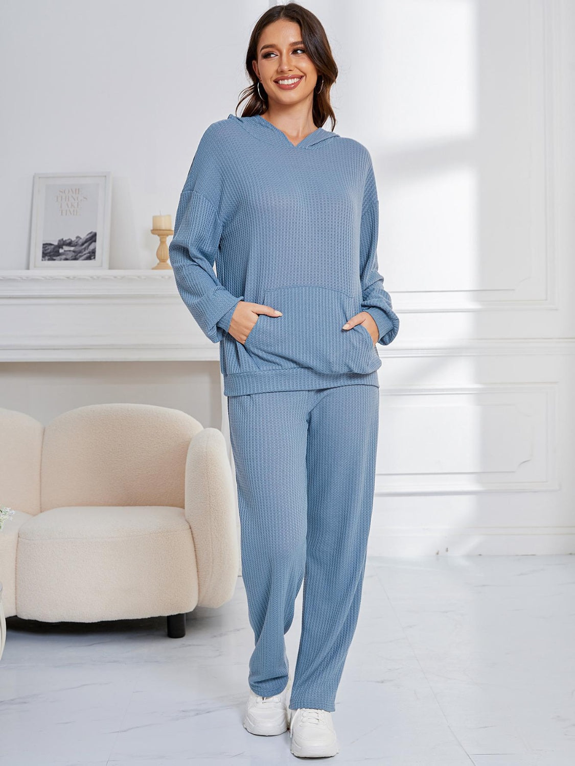 Zahira® | Set aus langärmligem Kapuzenpullover und Hose mit tief angesetzter Schulterpartie