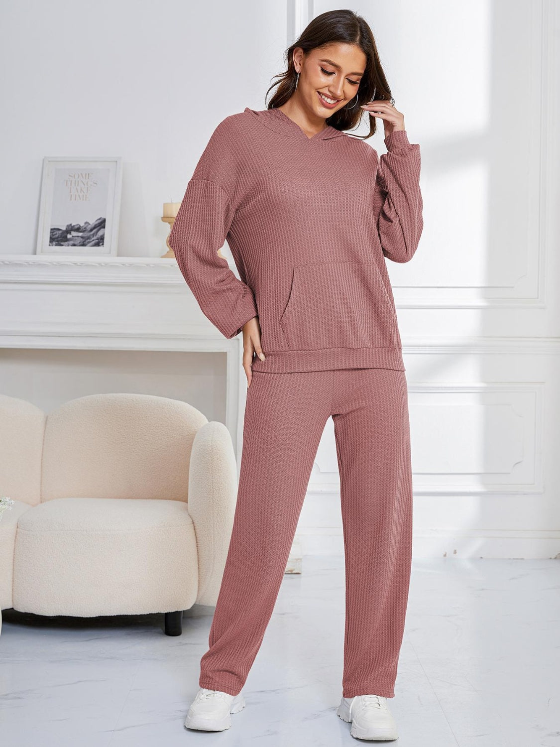 Zahira® | Set aus langärmligem Kapuzenpullover und Hose mit tief angesetzter Schulterpartie