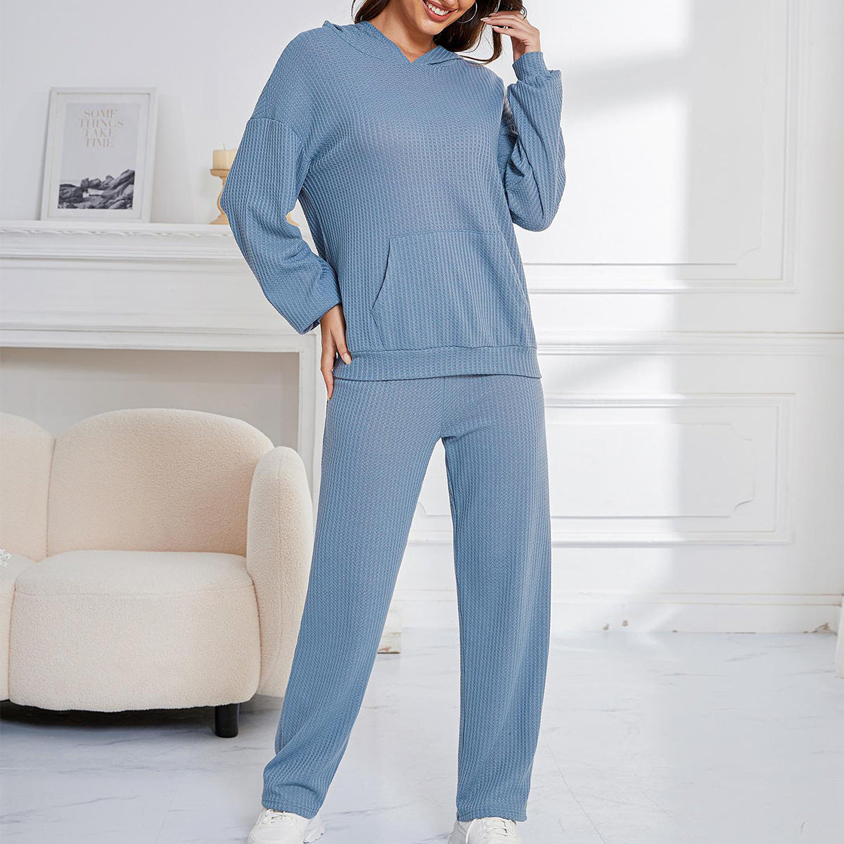 Zahira® | Set aus langärmligem Kapuzenpullover und Hose mit tief angesetzter Schulterpartie