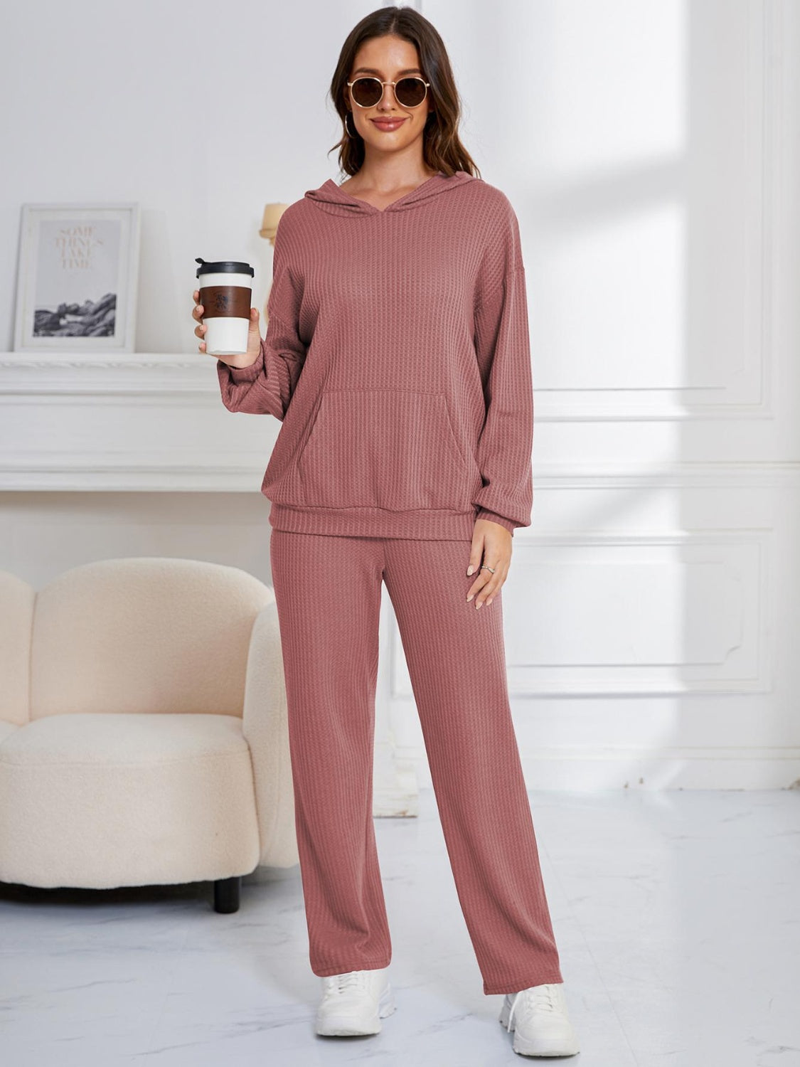 Zahira® | Set aus langärmligem Kapuzenpullover und Hose mit tief angesetzter Schulterpartie