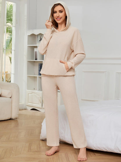 Zahira® | Set aus langärmligem Kapuzenpullover und Hose mit tief angesetzter Schulterpartie